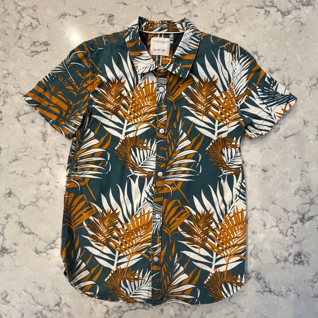 Boys Size 11/12 (Fits Like A M) Green And Gold Palm Leaf Button-Down Shirt